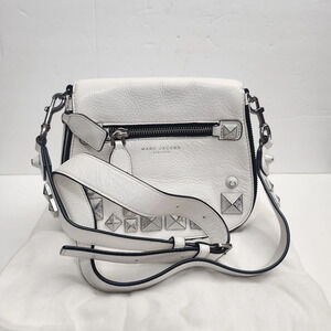 MARC JACOBS white small recruit chipped stud saddle bag